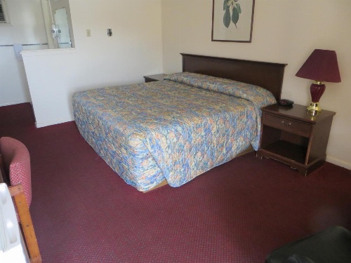 Traveler's Lodge image 2